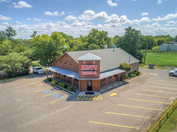 Runts BBQ: 1105 W Cherokee St, Wagoner, OK 74467